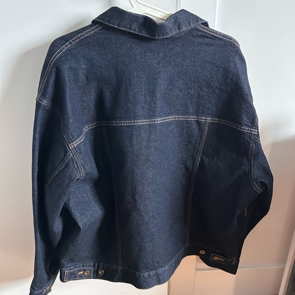 Loose fit Uniqlo denim jacket never worn (didn’t fit me well). - Picture 2 of 4
